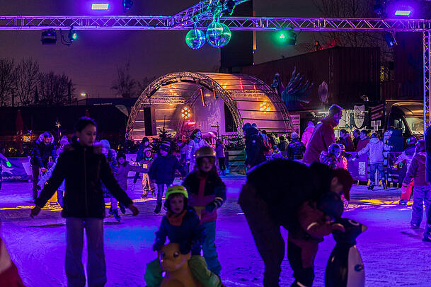 Beim Winterwunderwerk im Werksviertel-Mitte ist auch eine Eisfläche zum Schlittschuhlaufen geboten.