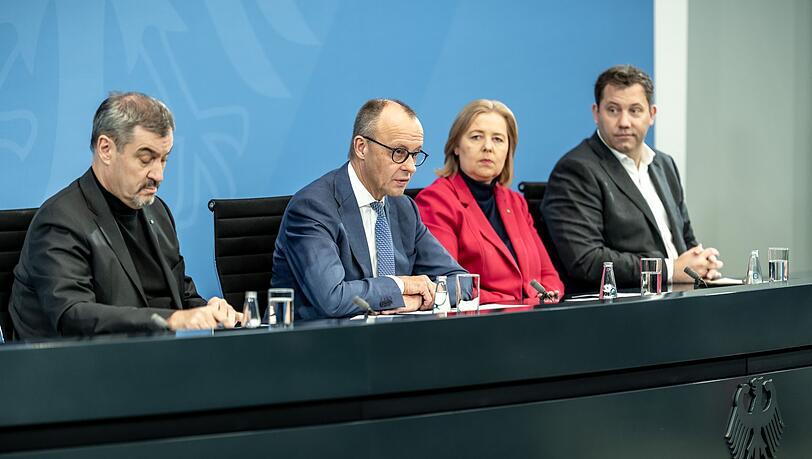 Die Spitzen der Koalition berieten bis in die Nacht hinein. Die Spitzen der Koalition berieten bis in die Nacht hinein.