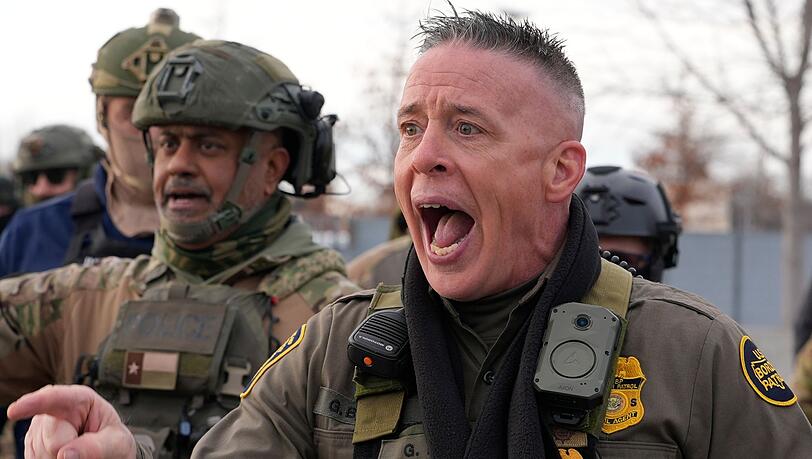 Zahlreiche Bundesbeamte sind schon in Minneapolis - nun sollen noch mehr kommen.