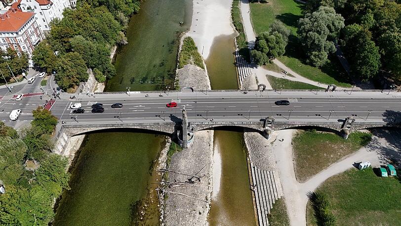 Die Wittelsbacherbrücke muss bald saniert werden. Weil die Stadt beschlossen hat, eine neue Tramlinie darüber zu führen, soll das gleich mitgeplant werden, fordert der Fahrgastverband „Pro Bahn“. Die Wittelsbacherbrücke muss bald saniert werden. Weil die Stadt beschlossen hat, eine neue Tramlinie darüber zu führen, soll das gleich mitgeplant werden, fordert der Fahrgastverband „Pro Bahn“.