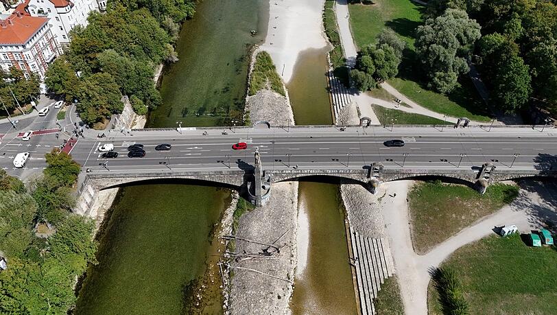 Die Wittelsbacherbrücke muss bald saniert werden. Weil die Stadt beschlossen hat, eine neue Tramlinie darüber zu führen, soll das gleich mitgeplant werden, fordert der Fahrgastverband „Pro Bahn“. Die Wittelsbacherbrücke muss bald saniert werden. Weil die Stadt beschlossen hat, eine neue Tramlinie darüber zu führen, soll das gleich mitgeplant werden, fordert der Fahrgastverband „Pro Bahn“.