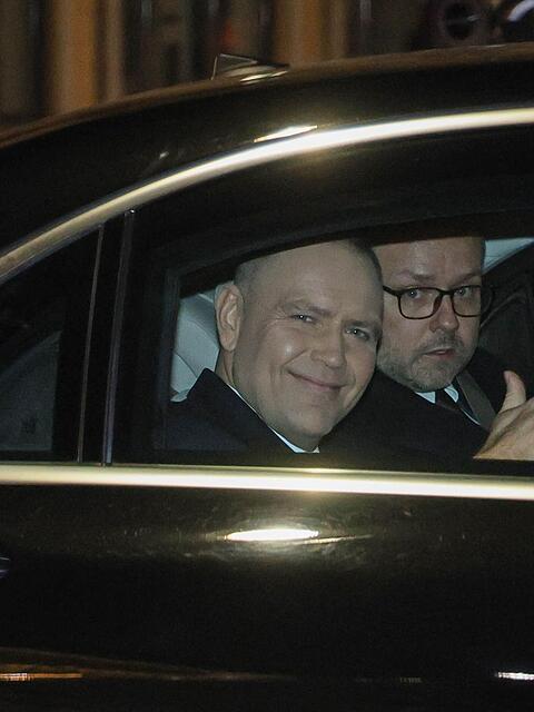 Pr&auml;sident Karol Nawrocki begab sich inmitten der Tumulte ins Verfassungsgericht.