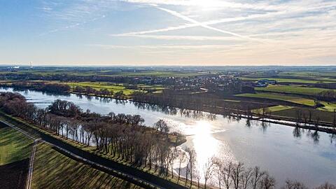 Die Donau fließt durch Niederbayern. Foto: Armin Weigel/dpa/Archivbild