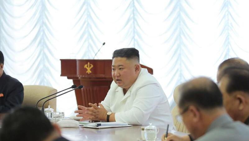 Nordkoreas Machthaber Kim Jong Un während einer Sitzung. Nordkoreas Machthaber Kim Jong Un während einer Sitzung.