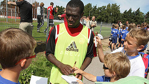 Hat das Zeug zum Publikumsliebling: Isaac Boakye, dessen Autogramme bei den kleinen Club-Fans schon sehr hoch im Kurs stehen.