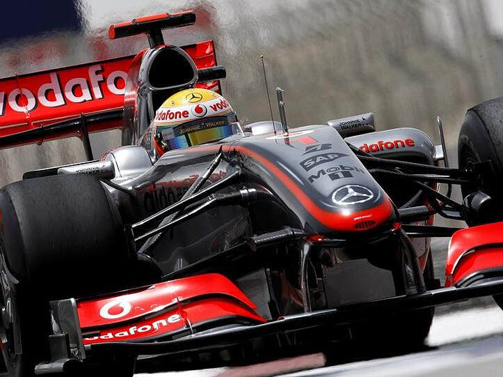 Weltmeister Lewis Hamilton macht das Rennfahren momentan nur wenig Spaß. Der Machtkampf zwischen Rennställen und FIA geht ihm auf die Nerven.
