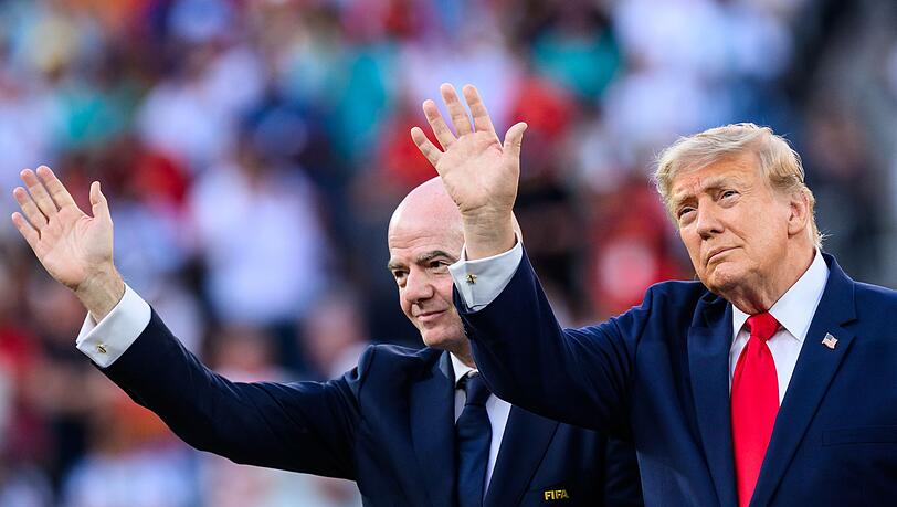 Sie gelten als beste Freunde. Nun gibt Trump Infantino Rückendeckung. (Archivbild) Sie gelten als beste Freunde. Nun gibt Trump Infantino Rückendeckung. (Archivbild)