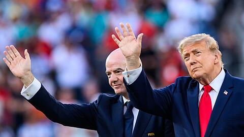 Sie gelten als beste Freunde. Nun gibt Trump Infantino Rückendeckung. (Archivbild) Sie gelten als beste Freunde. Nun gibt Trump Infantino Rückendeckung. (Archivbild)