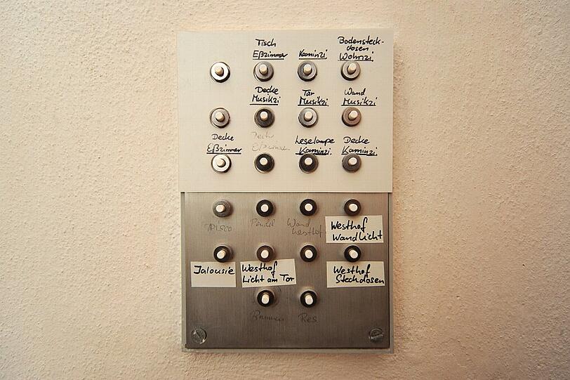Schaltzentrale: Jalousien und Lichter lassen sich alle per Knopfdruck steuern.