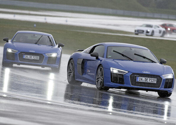 Audi R8 auf einem Handling-Parcours