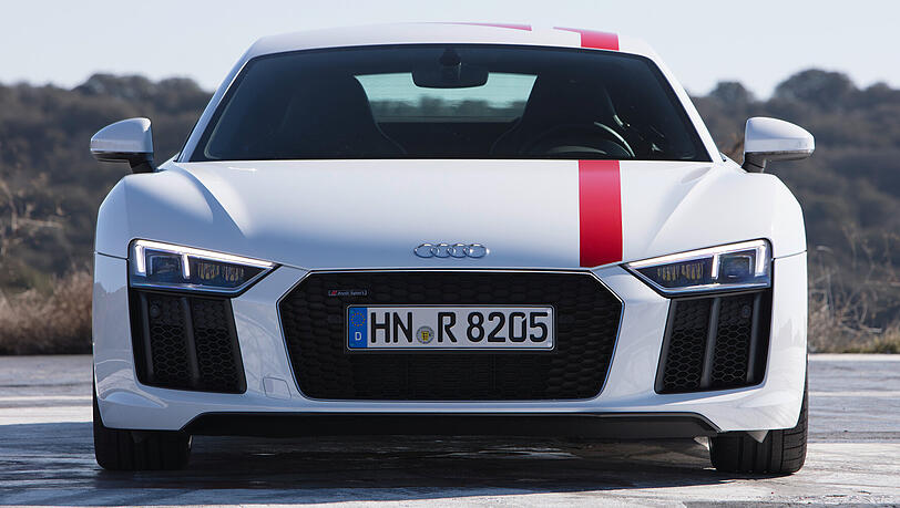Frischluft bitte: Die großen Nüstern des Audi R8 RWS sind in Schwarz gehalten. Frischluft bitte: Die großen Nüstern des Audi R8 RWS sind in Schwarz gehalten.