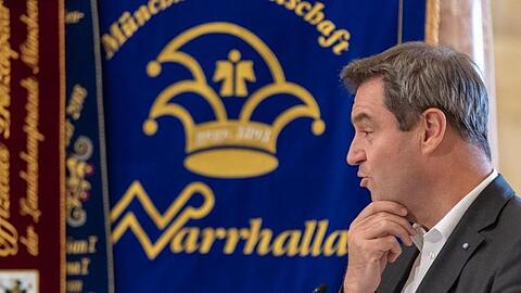 Ministerpräsident Markus Söder (CSU) spricht während seiner Nominierung für den Karl-Valentin-Orden. Foto: Peter Kneffel/dpa