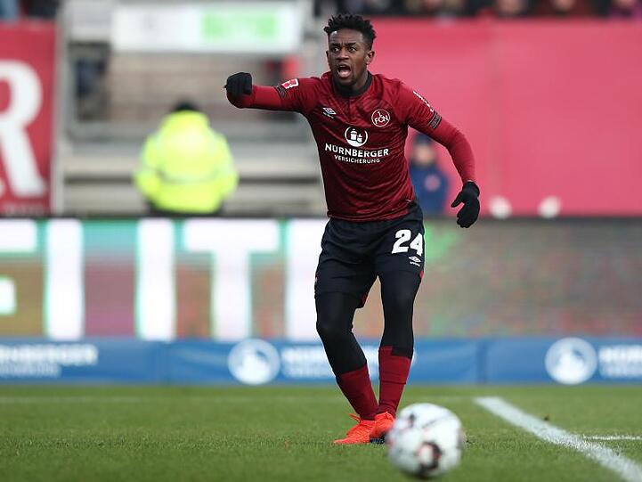 Der Nürnberger Virgil Misidjan reagiert auf den Spielverlauf. Foto: Daniel Karmann/dpa/Archivbild