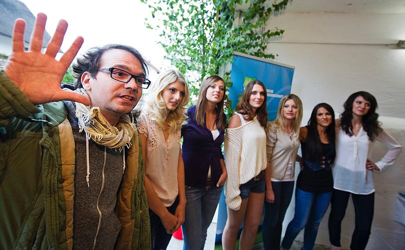 Hier die ersten Bilder von den sexy Mädels vom Lande. Die bayerische Version ist meist etwas weniger offenherzig als die Version aus Österreich. Sehen Sie weiter hinten die Girls des letzten Jahres.