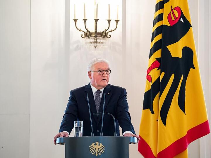 Bundespräsident Frank-Walter Steinmeier spricht bei einer Matinee zum 70. Jahrestag des Grundgesetzes im Schloss Bellevue.