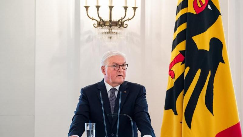 Bundespräsident Frank-Walter Steinmeier spricht bei einer Matinee zum 70. Jahrestag des Grundgesetzes im Schloss Bellevue. Bundespräsident Frank-Walter Steinmeier spricht bei einer Matinee zum 70. Jahrestag des Grundgesetzes im Schloss Bellevue.
