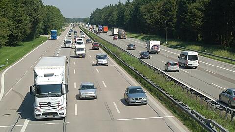 Zur Sommerferienzeit erwartet der ADAC wieder viel Verkehr in Bayern.