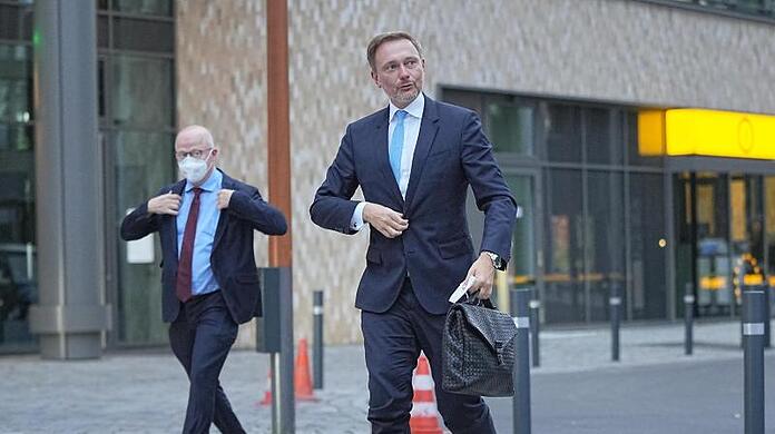 FDP-Chef Christian Lindner kommt am Sonntag zu Sondierungsgesprächen zwischen Union und FDP in Berlin.