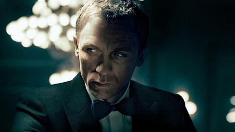 Gerade erst hat er den Doppel-Null-Status erhalten und somit die Lizenz zum T&ouml;ten: James Bond (Daniel Craig) wei&szlig; dieses Privileg fr&uuml;hzeitig zu nutzen.