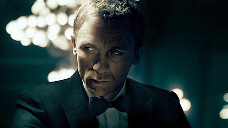 Gerade erst hat er den Doppel-Null-Status erhalten und somit die Lizenz zum T&ouml;ten: James Bond (Daniel Craig) wei&szlig; dieses Privileg fr&uuml;hzeitig zu nutzen.