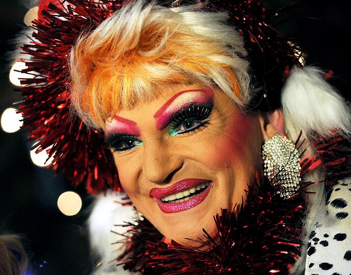 ... Drag-Queen Olivia Jones ist begeistert.