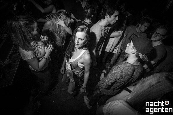 Die besten Party-Bilder vom Sonntag. Hier im Crux.