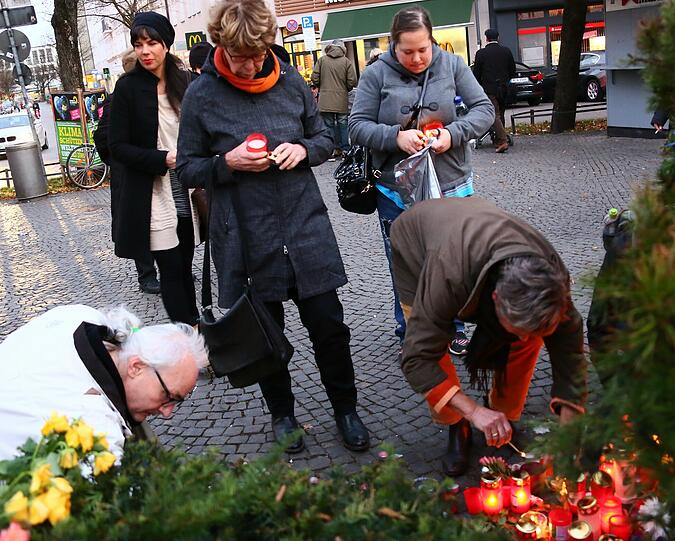 Die Bilder von der Trauerfeier am Pariser Platz in Haidhausen.