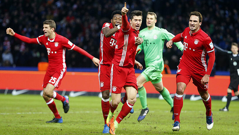 Die Bayern bejubeln ihr Last-Minute-Ausgleichstor gegen Hertha BSC. Die Bayern bejubeln ihr Last-Minute-Ausgleichstor gegen Hertha BSC.