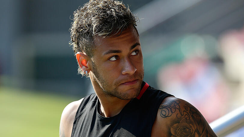 Neymar (FC Barcelona): Will er aus dem Schatten Lionel Messis heraustreten? Die britische Sun berichtete jüngst über ein Angebot von Paris St. Germain in Höhe von 222 Millionen Euro für Neymar, dessen Angehörige sich bereits in Paris mit Vereinsverantwortlichen getroffen haben sollen. Der Brasilianer selbst bekannte sich zum FC Barcelona. Sein letztes Wort?