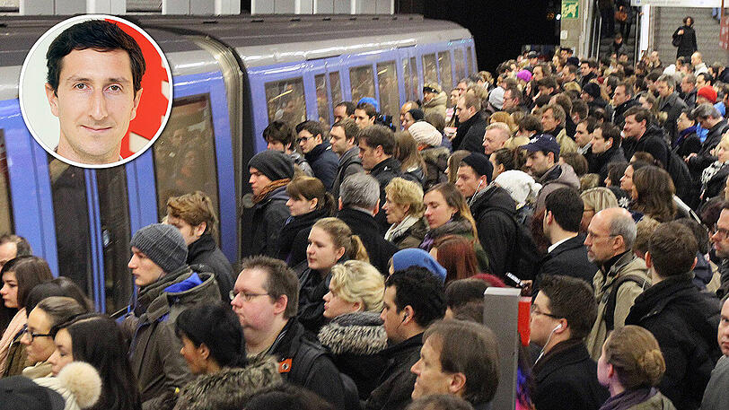 Braucht's bald professionelle U-Bahn-Drücker wie in Japan?