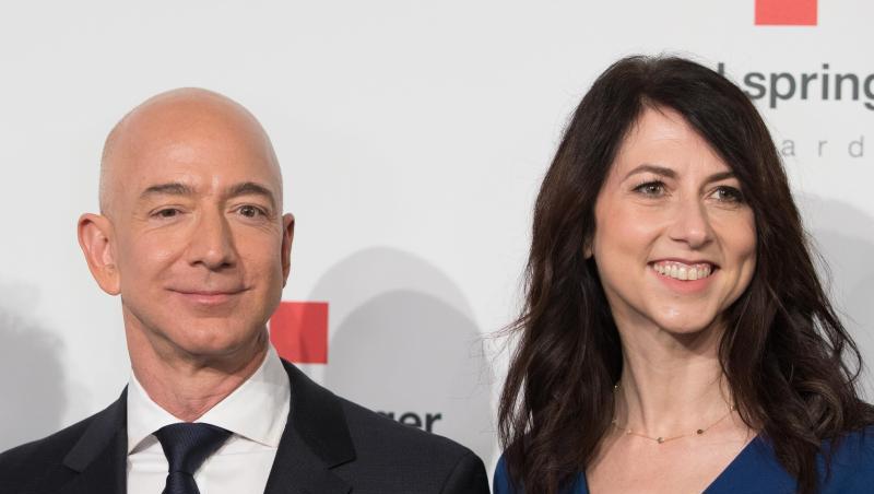 Amazon-Chef Jeff Bezos und seine Ehefrau MacKenzie Bezos 2018 in Berlin. Amazon-Chef Jeff Bezos und seine Ehefrau MacKenzie Bezos 2018 in Berlin.