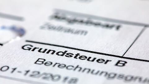 Ein Abgabenbescheid für die Entrichtung der Grundsteuer.