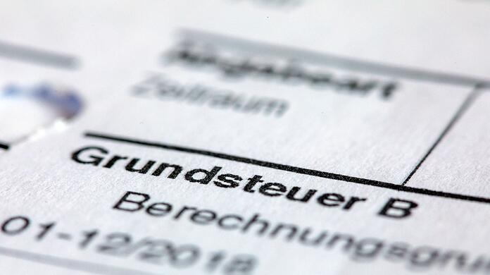 Ein Abgabenbescheid für die Entrichtung der Grundsteuer.