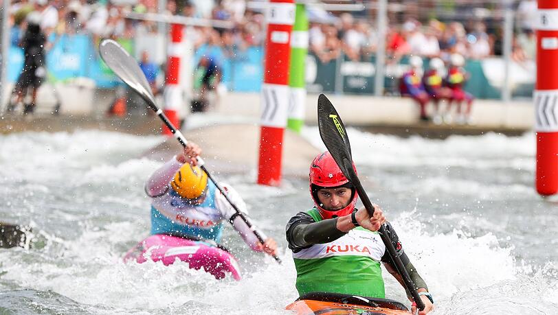 Die ursprünglich für Olympia 1972 gebaute Augsburger Kanuslalomstrecke soll nun mit Millioneninvestitionen gegen Niedrigwasser geschützt werden. (Archivbild) Die ursprünglich für Olympia 1972 gebaute Augsburger Kanuslalomstrecke soll nun mit Millioneninvestitionen gegen Niedrigwasser geschützt werden. (Archivbild)