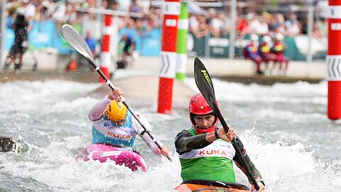 Die ursprünglich für Olympia 1972 gebaute Augsburger Kanuslalomstrecke soll nun mit Millioneninvestitionen gegen Niedrigwasser geschützt werden. (Archivbild)