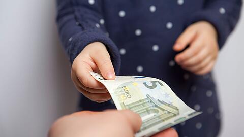 Durch regelm&auml;&szlig;iges Taschengeld k&ouml;nnen Kinder schon fr&uuml;h den Umgang mit Geld lernen.