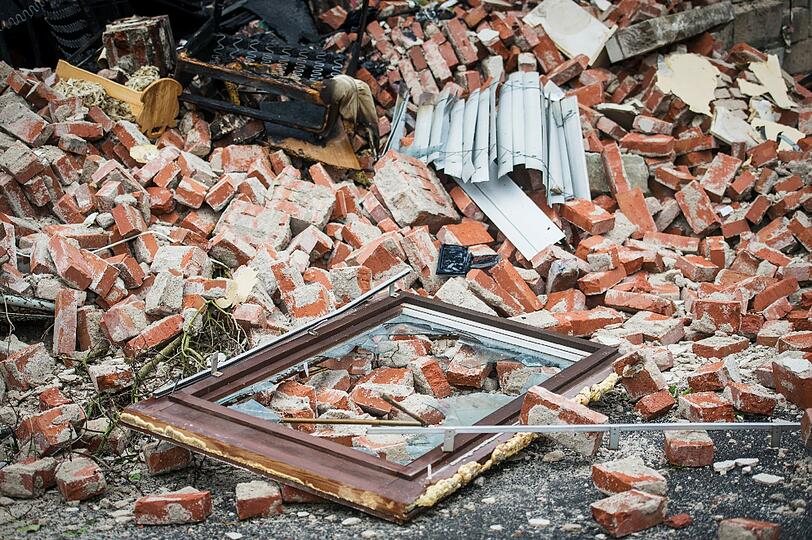 Die Doppelhaushälfte ist nach der Explosion einsturzgefährdet und nicht mehr bewohnbar.