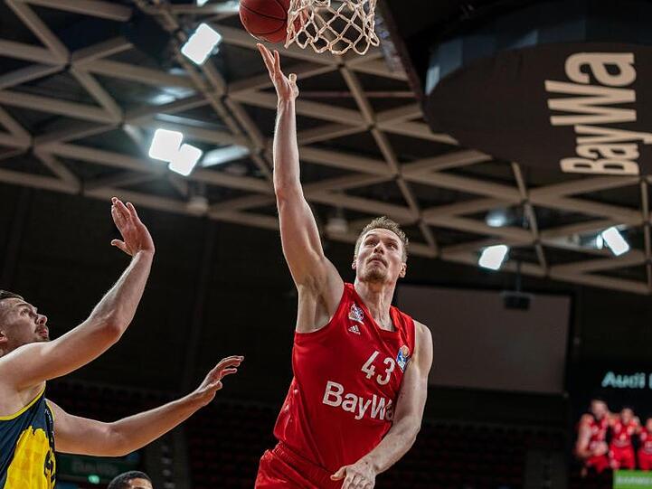 Leon Radosevic vom FC Bayern München in Aktion.