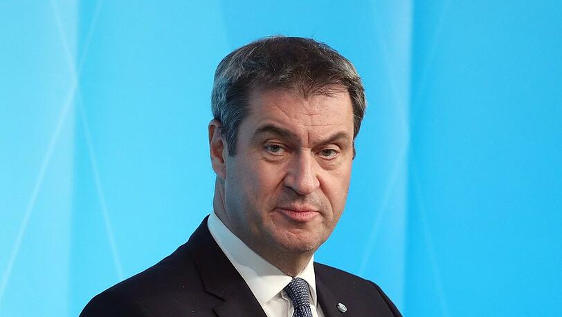 Markus S&ouml;der ist nach der Operation vorerst auf Kr&uuml;cken angewiesen.