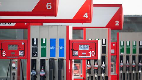 Die Spritpreise haben erneut kr&auml;ftig angezogen. Insbesondere bei Diesel. (Archivbild)