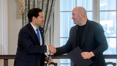 US-Au&szlig;enminister Marco Rubio und UFC-Boss Dana White unterzeichnen eine Absichtserkl&auml;rung f&uuml;r eine Partnerschaft.