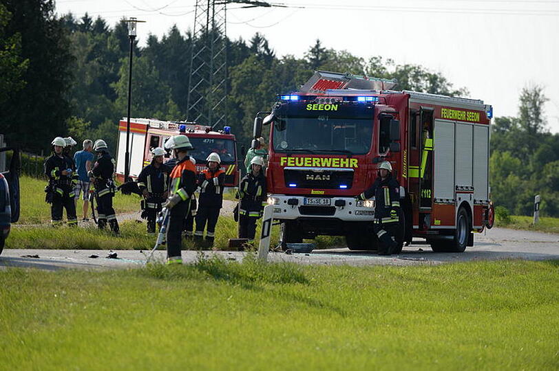 Unfall mit Folgen: Ein 18-Jähriger kam mit seinem Auto von der Straße ab und überschlug sich mehrere Male.
