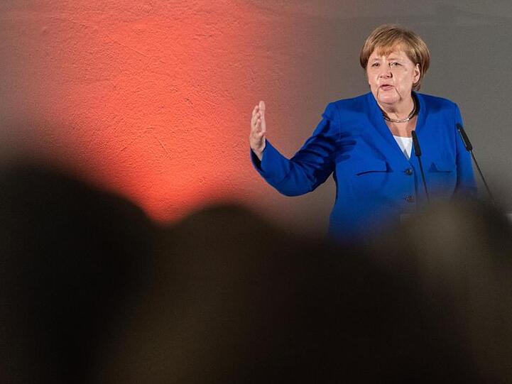 Die Kanzlerin spricht beim Frauennetzwerktreffen im Dresdner Albertinum.