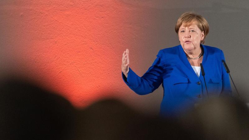 Die Kanzlerin spricht beim Frauennetzwerktreffen im Dresdner Albertinum. Die Kanzlerin spricht beim Frauennetzwerktreffen im Dresdner Albertinum.