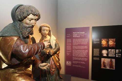 Alte Farbspuren und eine Schaube im Kopf: Maria und Joseph, die Hans Peisser für die Frauenkirche schuf, wurden restauriert.