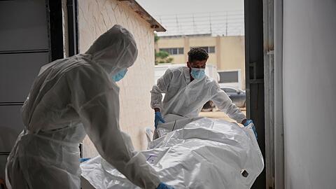 Aus Israel &uuml;bermittelte Leichen von Pal&auml;stinensern im S&uuml;den des Gazastreifens. (Archivbild)