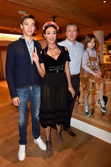 Verona Pooth mit Mann Franjo und den Söhnen San Diego und Rocco