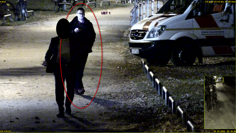 Die Polizei München sucht mit Fotos nach den fünf Männern, die im Oktober 2018 einen Basketball-Fan aus Salzburg attackiert und ausgeraubt haben sollen.