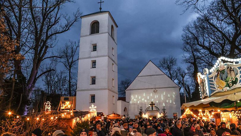 Viel los ist auf dem Herrschinger Christkindlmarkt an der Evangelischen Erlöserkirche. Viel los ist auf dem Herrschinger Christkindlmarkt an der Evangelischen Erlöserkirche.
