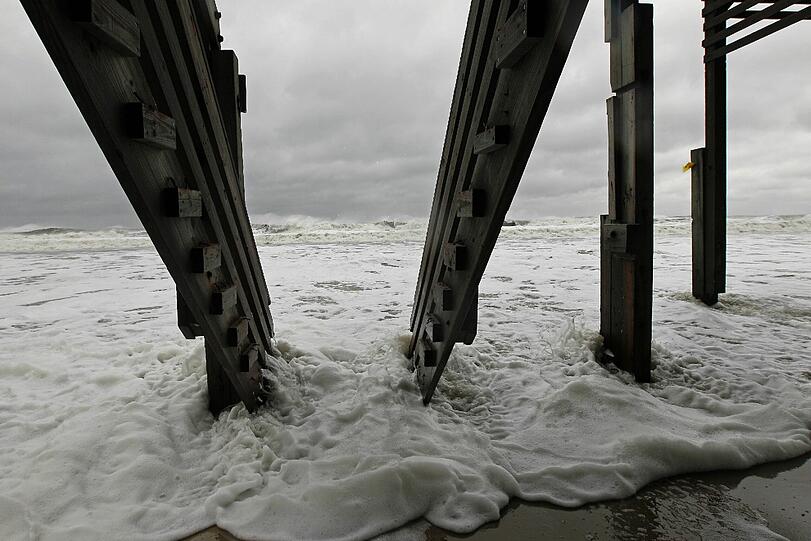 So heftig wütet Wirbelsturm "Sandy" an der Ostküste der USA: Häuser wurden überflutet, Bäume knickten um, es gab Tote und Verletzte. Die Bilder der Flutkatastrophe.